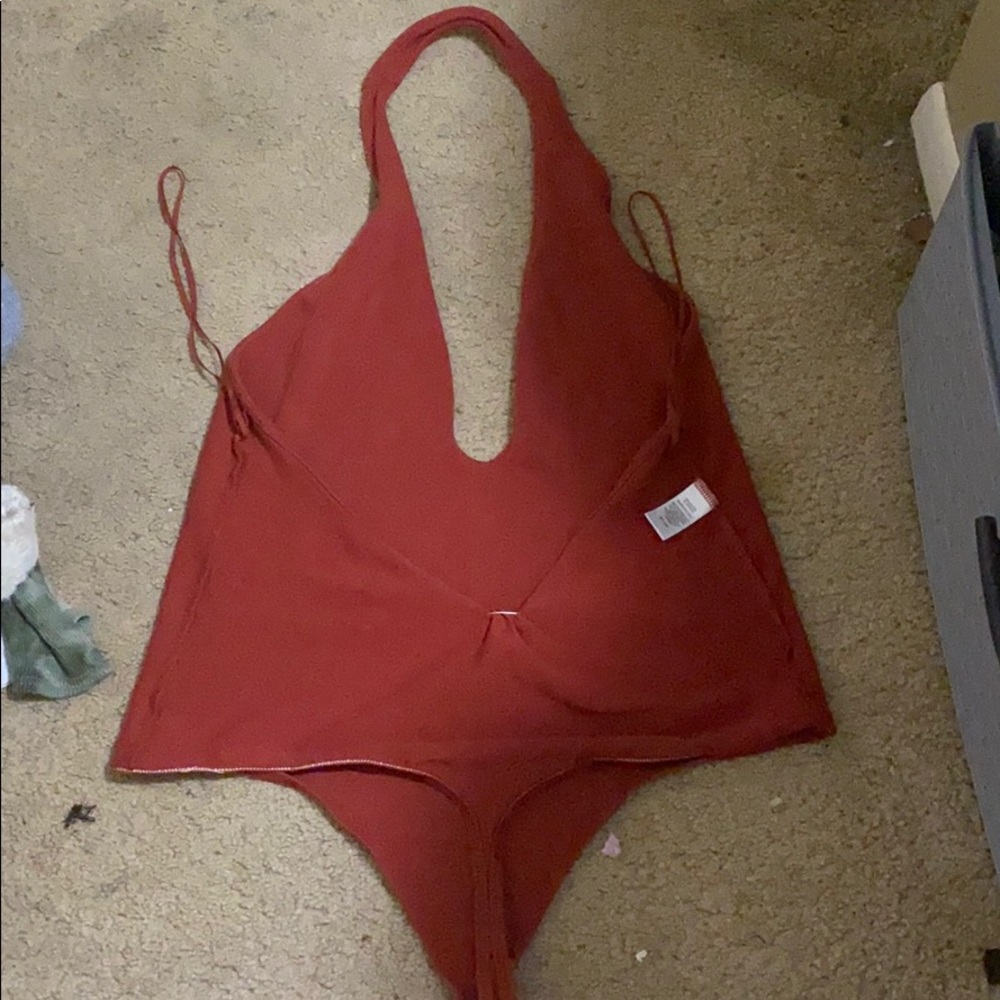 One piece low cut - Picture 2 of 2